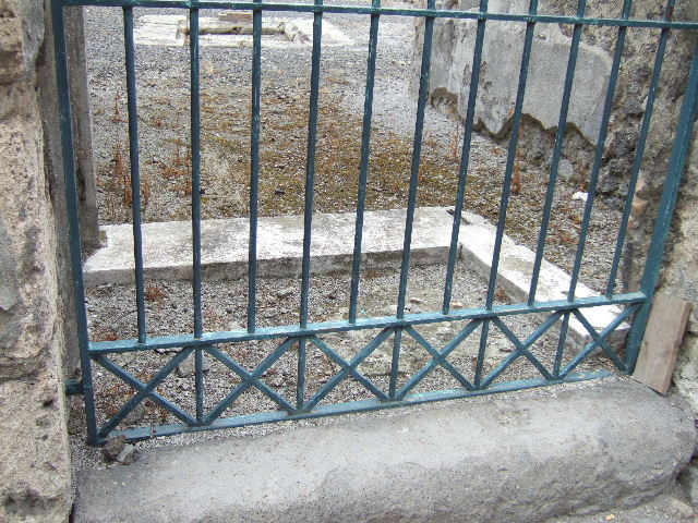 VI.11.9 Pompeii. December 2007. Room 25. Tuscan Atrium.
Looking east through rear doorway of room 4 intoTetrastyle atrium of VI.11.10.