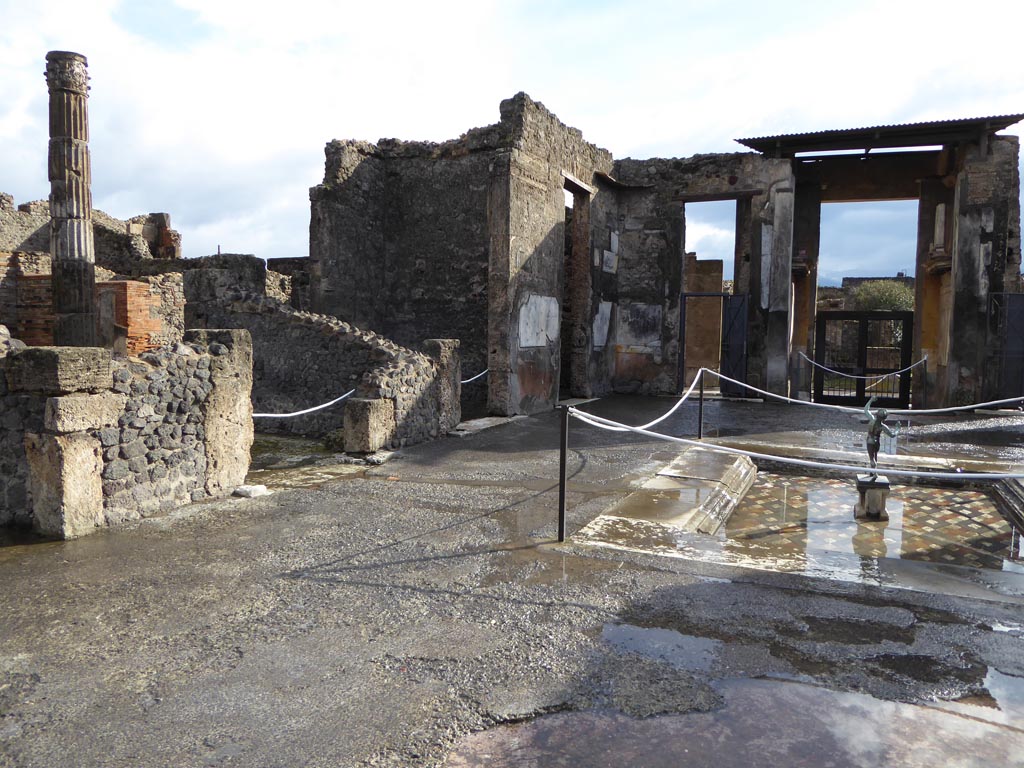 VI.12.2 Pompeii. January 2017. Looking south along east side of Primary Atrium.
Foto Annette Haug, ERC Grant 681269 DÉCOR.

