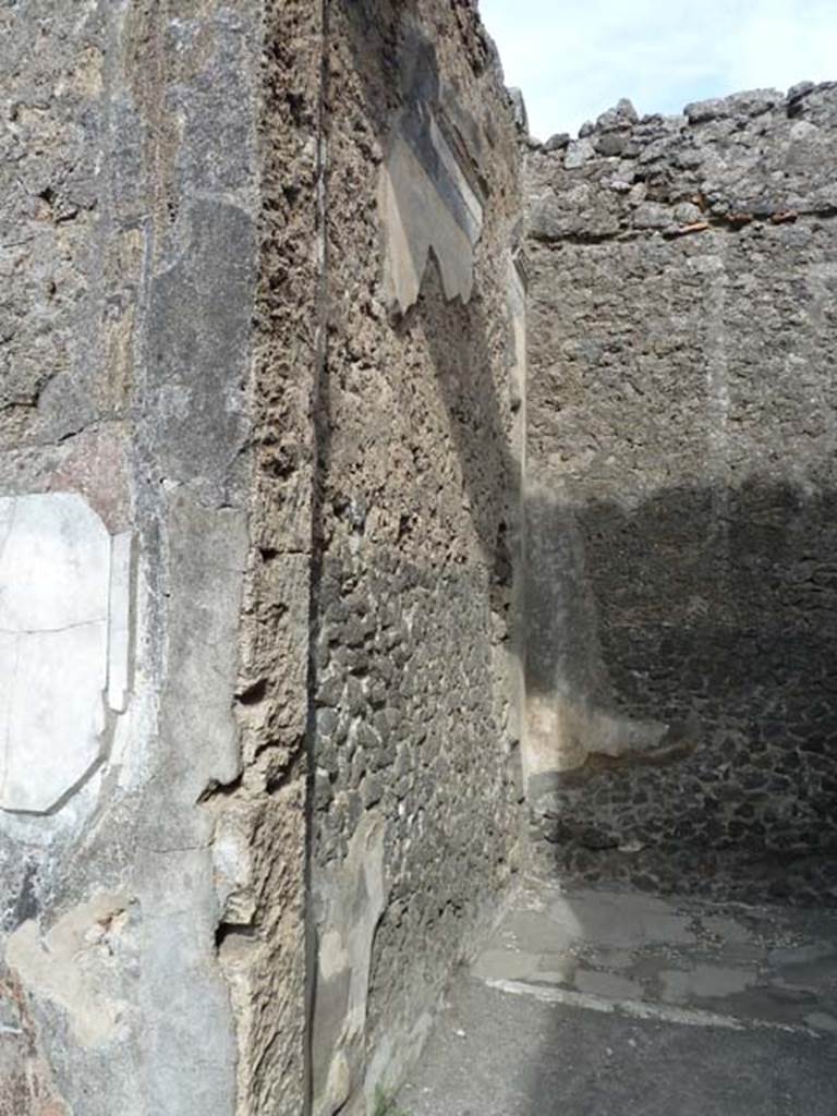 VI.12.2 Pompeii. September 2015.  North wall, and north-east corner of cubiculum in south-east corner of atrium.
