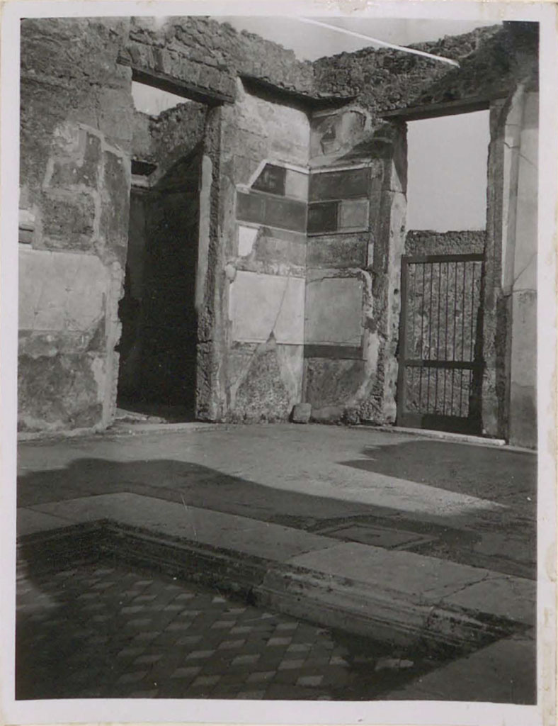 VI.12.2 Pompeii. Pre-1943. South-east corner of atrium.
On the left, east wall, is the doorway to the cubiculum 28, on the right, south wall, is a doorway linking to shop at VI.12.3.
See Warscher, T. (1946). Casa del Fauno, Swedish Institute, Rome. (p.19, n.23).
