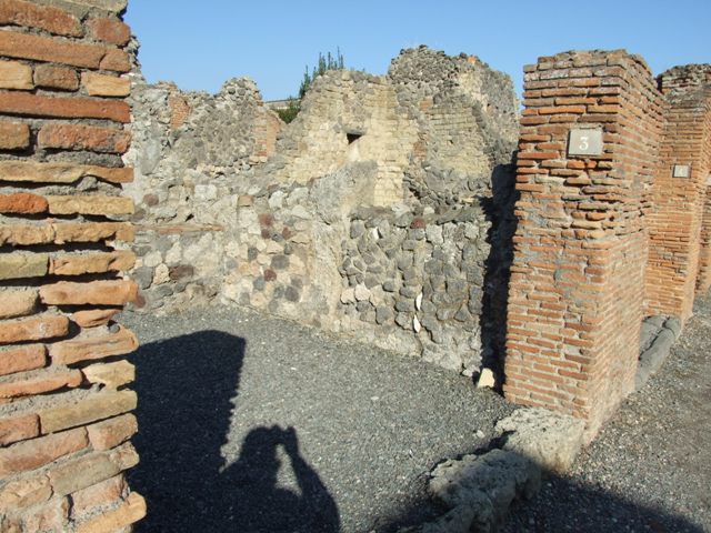 VI.14.3 East wall.