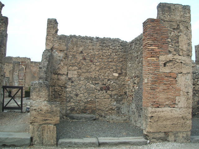 VI.14.13 Pompeii. December 2007. East wall of shop
