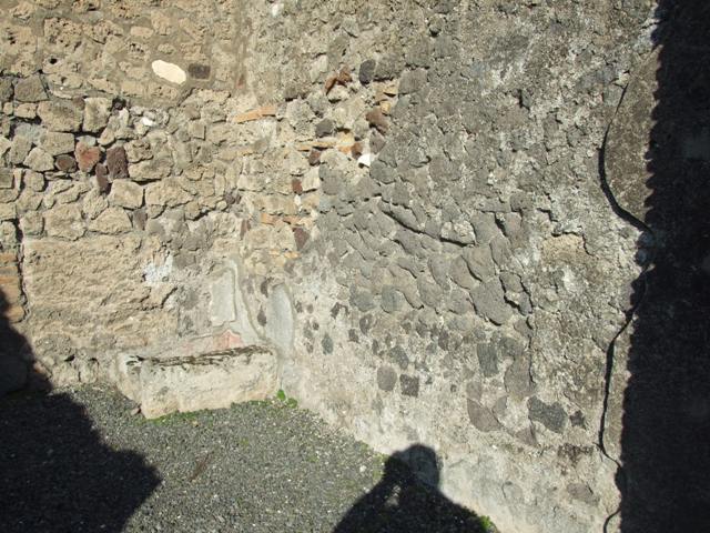 VI.14.13 Pompeii. December 2007. West wall of shop.