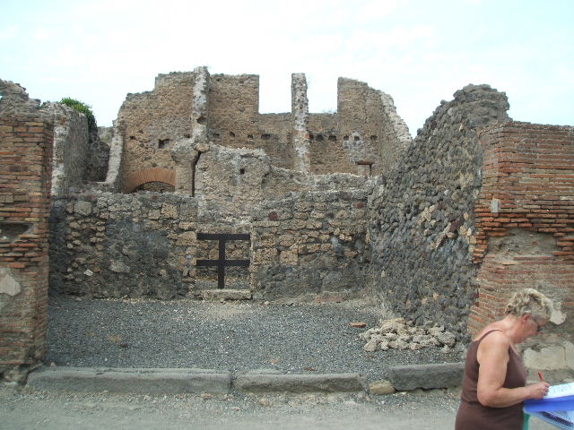 VI.14.15 Pompeii. December 2007. East wall of shop.