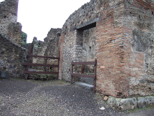 VI.14.19 Pompeii. May 2005. East wall.