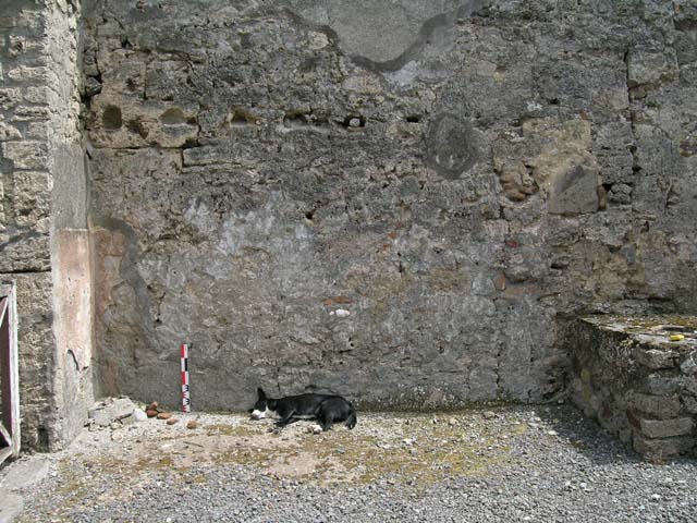 VI.14.21 Pompeii. December 2007. Left vat.  
