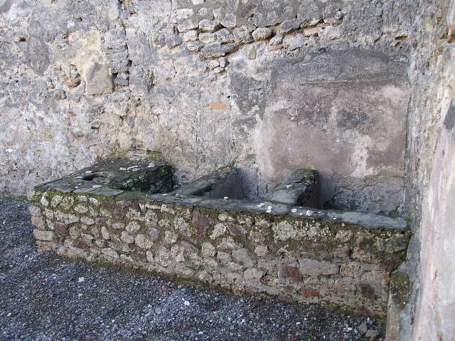 VI.14.21 Pompeii. December 2005. Remains of flooring.