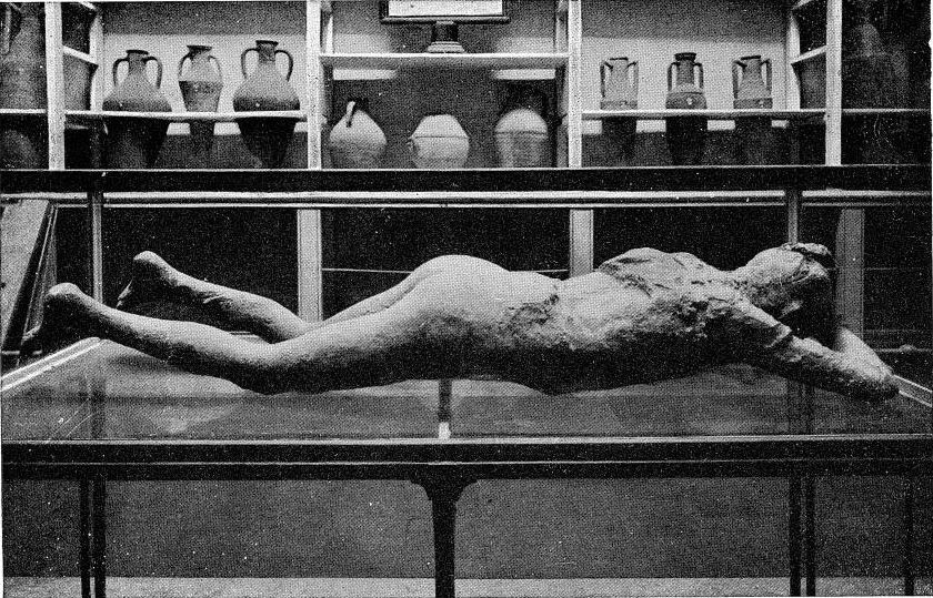 VI.14.31 Pompeii. May 2010. North east corner of VI.14. Near here the casts of the two bodies were made.