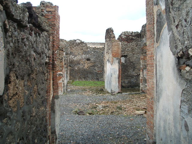 VI.14.42 Pompeii. December 2005. Looking from entrance corridor towards doorway to room on south side of tablinum.