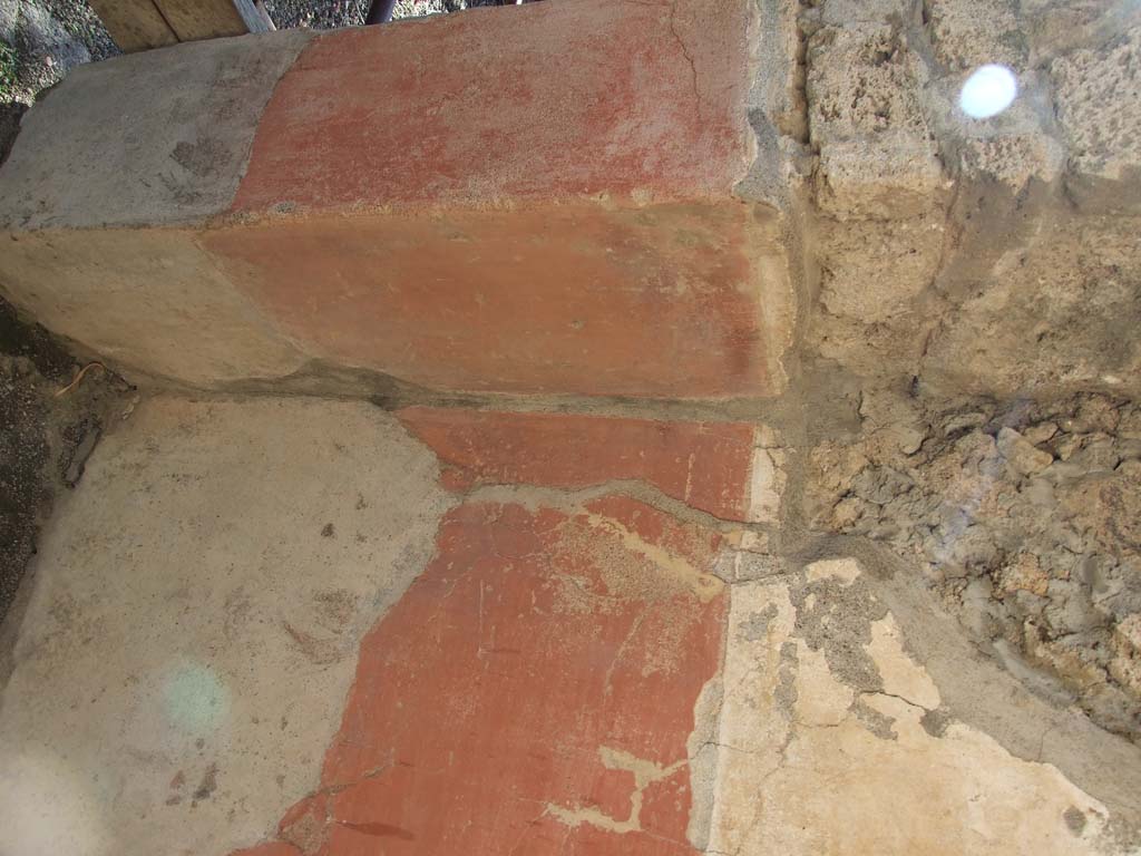 VI.14.43 Pompeii. December 2007. Room 14, drainage channel behind mosaic fountain in garden area.