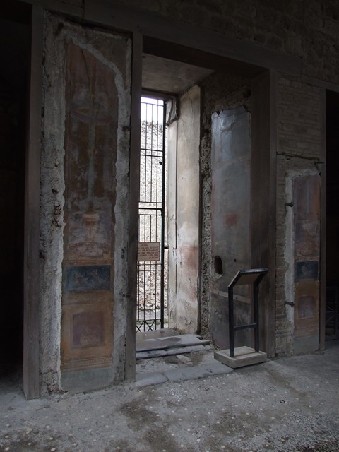VI.15.1 Pompeii. December 2006. Looking west towards peristyle from atrium.