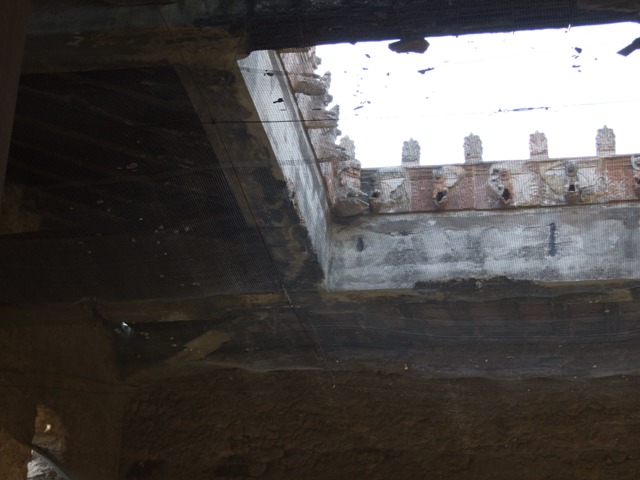 VI.15.1 Pompeii. December 2006. Doorway in Atrium to bedroom on left of main entrance.