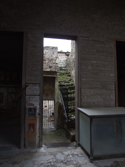 VI.15.1 Pompeii.   December 2006. Wall in Oecus on South side of Atrium.
