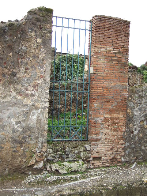 VI.15.4 Pompeii.  Entrance.