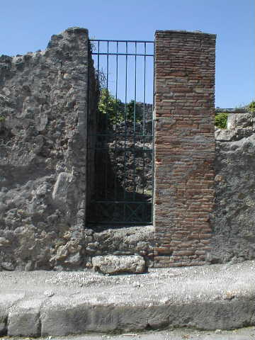 VI.15.4 Pompeii.  Entrance.