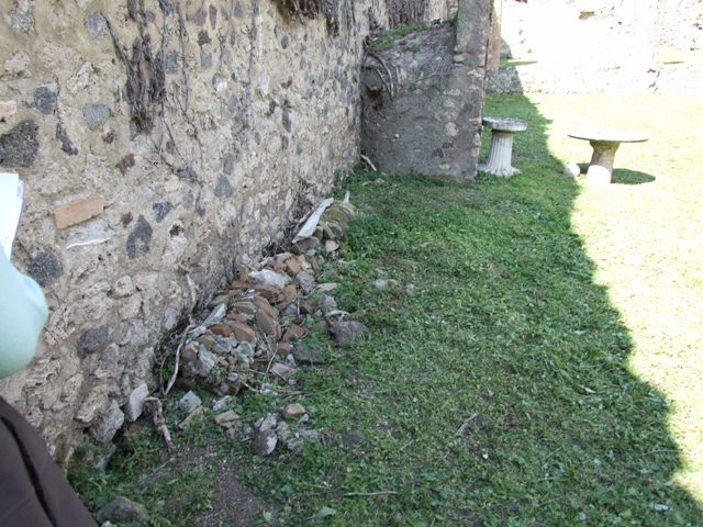 VI.15.5 Pompeii. March 2009. Room 20. Window in west wall.
