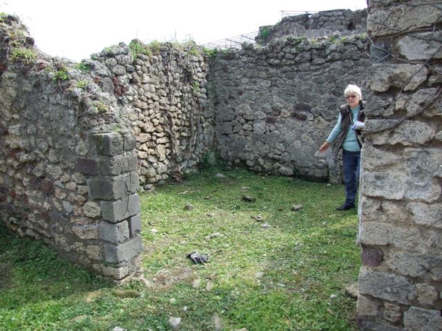 VI.15.6 Pompeii. March 2009. Doorway to room 8. Exedra. Looking south.