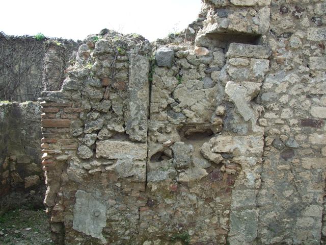 VI.15.6 Pompeii. March 2009. Doorway to room 9. Small room under the stairs.