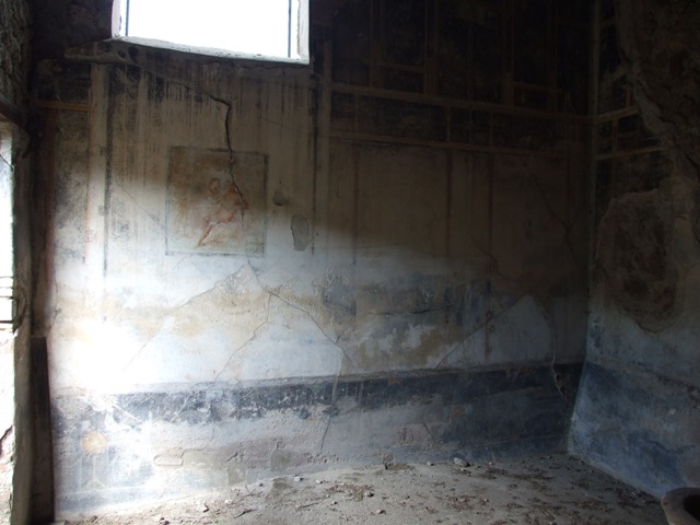 VI.15.6 Pompeii. March 2009. Room 15.  Triclinium.  East wall.