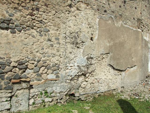 VI.15.6 Pompeii.   May 2005.  Column.  