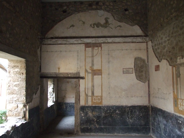 VI.15.8 Pompeii. May 2010.  West wall of tablinum.