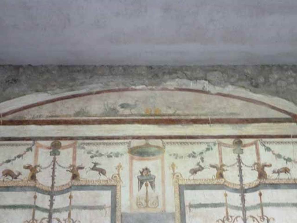 VI.15.8 Pompeii. May 2010. Detail from east wall of oecus.