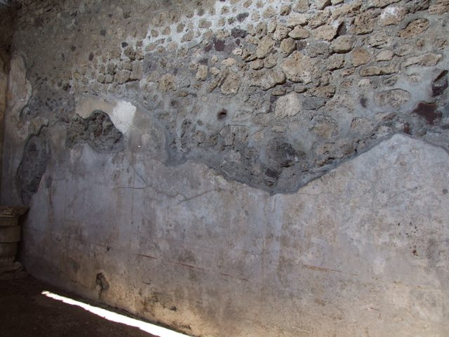VI.15.9 Pompeii. March 2009. East wall of triclinium, with remains of structure under window