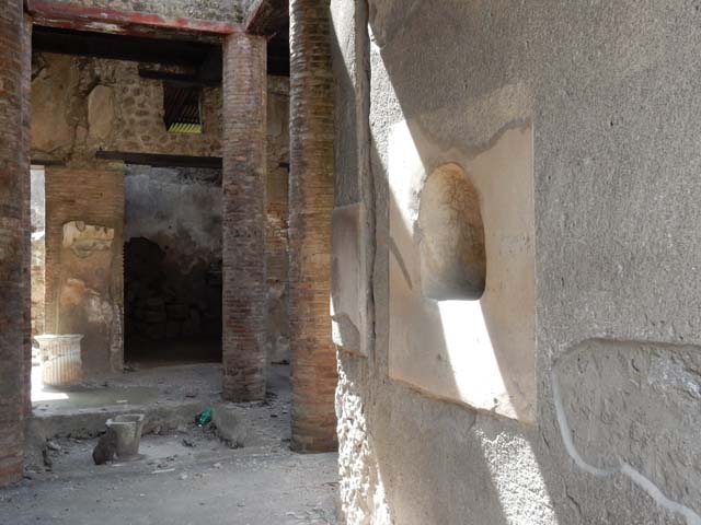 VI.15.9 Pompeii. March 2009. Looking west along north side of atrium towards triclinium with window.