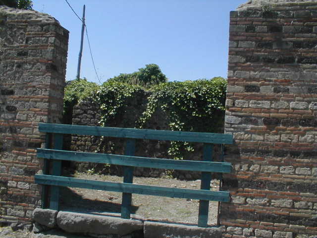 VI.15.13.  September 2005.
