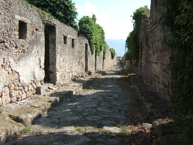 VI.15.20 Casa di STLABORIUS AUCTUS. 

VI.15.20             Vico del Labirinto looking south                              VI.11