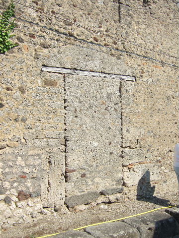 VI.15.24 
Rear entrance to VI.15.5. (Blocked)