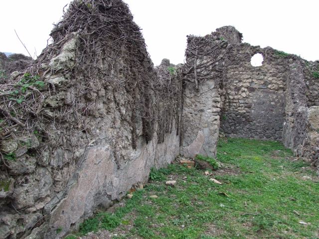 VI.16.13 Pompeii. December 2007. Doorways to three rooms on west side.