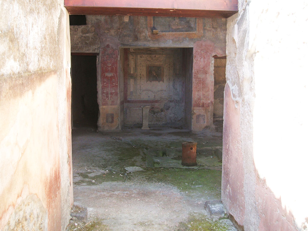 VI.16.15 Pompeii. May 2005. Entrance fauces A, looking west to atrium B.