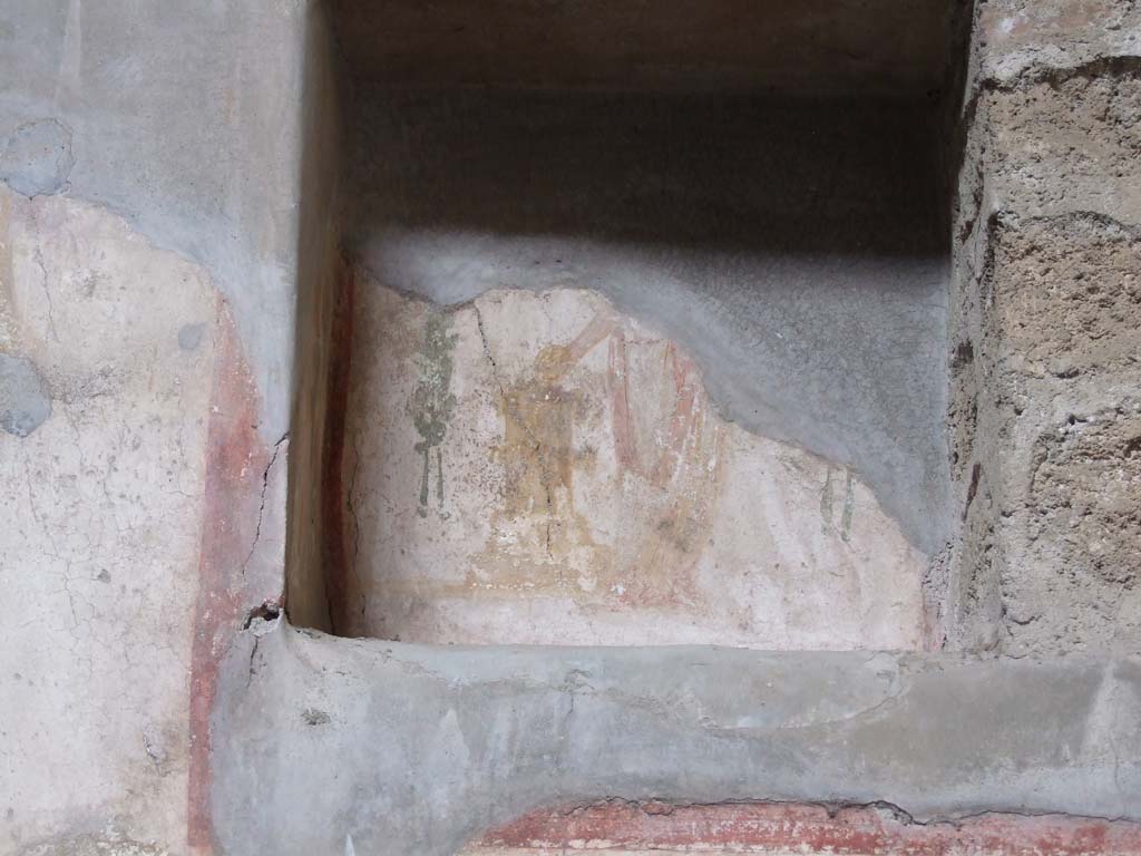 VI.16.15 Pompeii. December 2006. Niche of lararium on north wall of atrium, with remains of painting.
According to Boyce, on the rear wall was painted the figure of the Genius.
Hanging down on each side of him was a garland, on the side walls were painted red flowers with green leaves.
