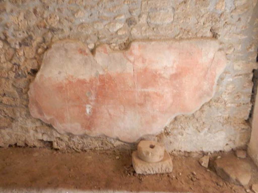 VI.16.15 Pompeii. May 2015. Room I on north side of atrium. Red plaster on lower east wall. Photo courtesy of Buzz Ferebee.
