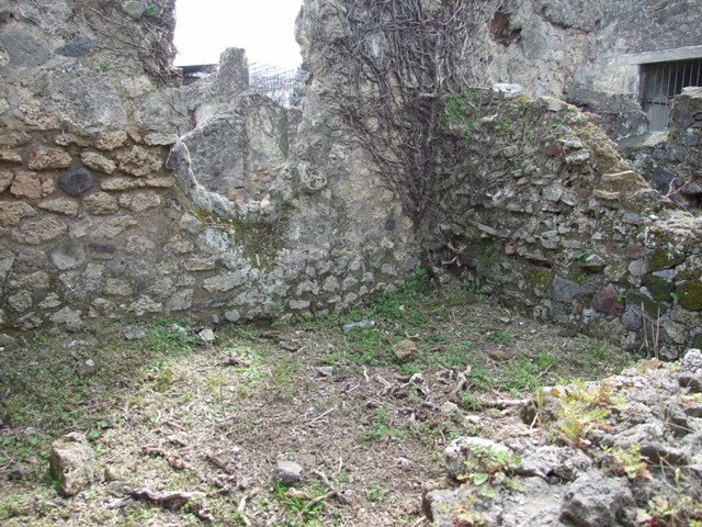 VI.16.27 Pompeii.  March 2009.  Room 5, Looking west.