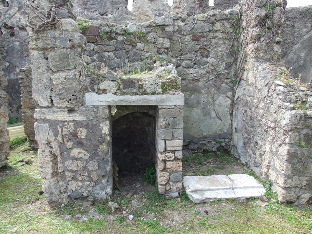 VI.16.27 Pompeii.  March 2009.  Room 6, South west corner.