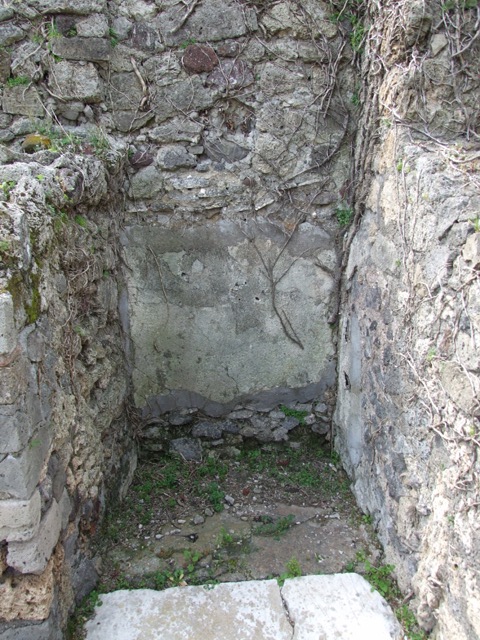 VI.16.27 Pompeii.  March 2009. Looking north along Corridor, towards Stairs.
