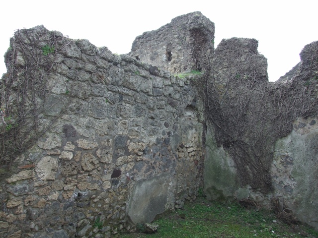 VI.16.27 Pompeii.  March 2009.  Room 2.  Dog-house?, next to small room with marble sill.