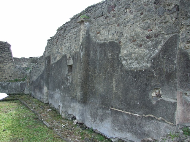 VI.16.27 Pompeii.  March 2009.  Room 7,  South west corner.