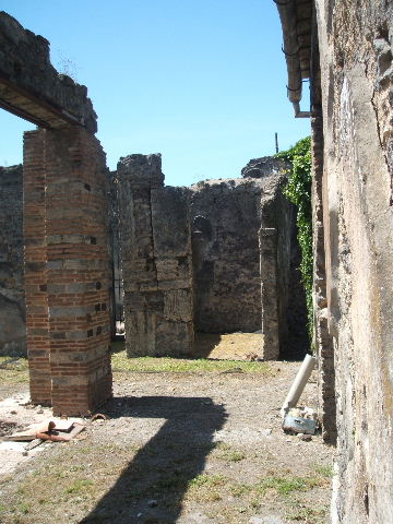 VI.16.27 Pompeii.  March 2009. Doorway to Room 17, Cubiculum.