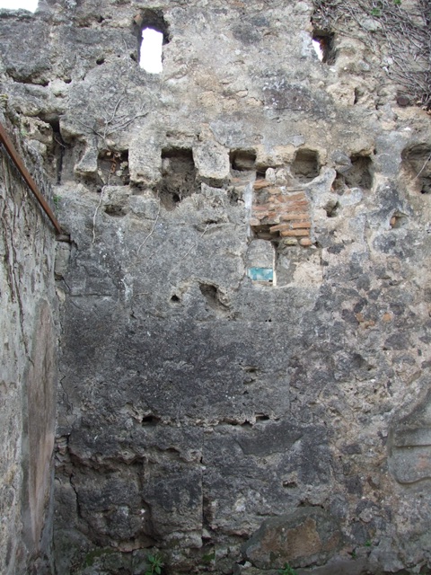 VI.16.27 Pompeii.  March 2009. Doorway to Room 3. Cubiculum.  Looking south