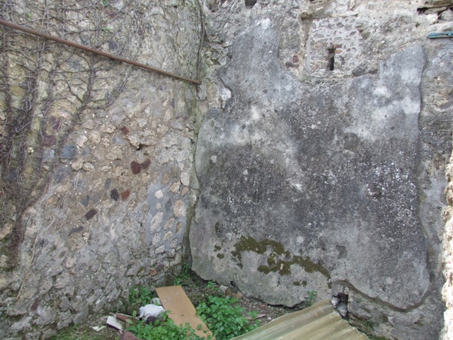 VI.16.27 Pompeii.  March 2009.  Room 4,  East wall with Niche.