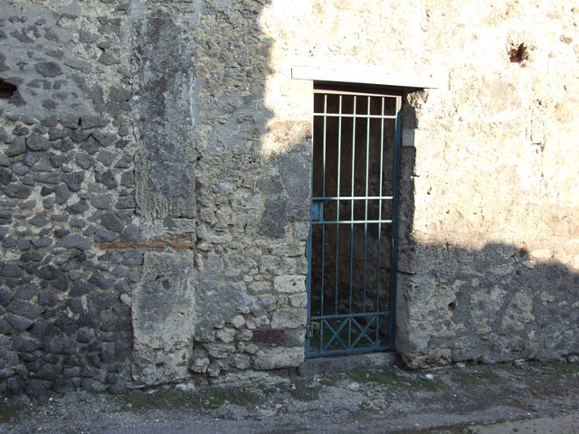 VI.16.30 Pompeii. December 2007. South wall of entrance corridor.