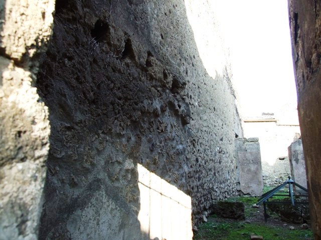 VI.16.30 Pompeii. December 2007. Looking east across atrium.