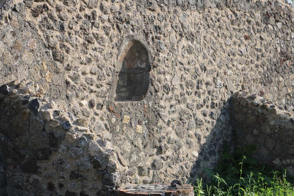 VI.17.4 Pompeii. December 2018. Niche in south wall. Photo courtesy of Aude Durand. 