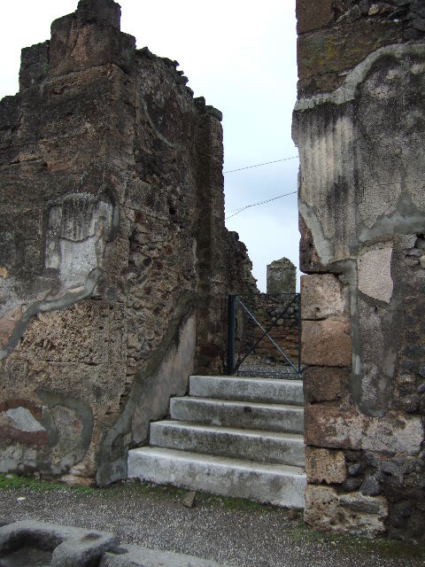 VI.17.32 Pompeii. December 2005. North wall of atrium.