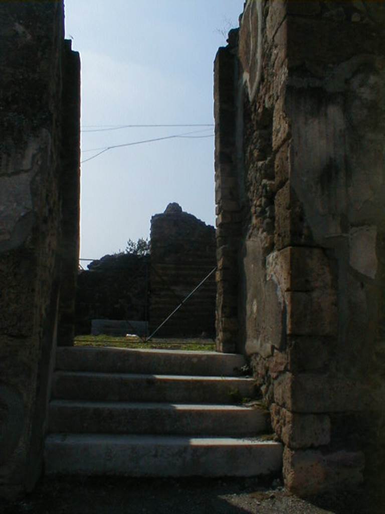 VI.17.32 Pompeii. September 2004. Entrance doorway.