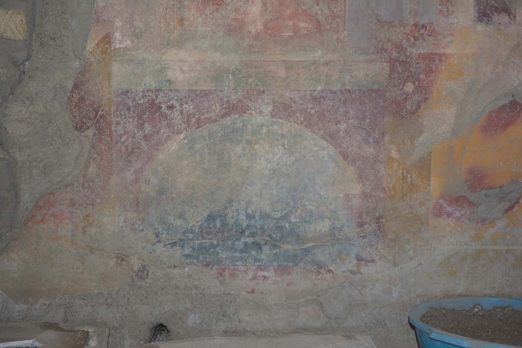 VI.17.41 Pompeii. September 2019. Detail from zoccolo on lower west wall in triclinium on south side of atrium
Foto Annette Haug, ERC Grant 681269 DCOR.
