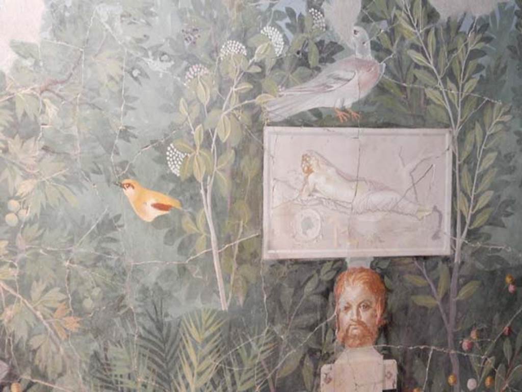VI.17.42 Pompeii. May 2016. Oecus 32, detail from part of garden fresco from north wall.  Photo courtesy of Buzz Ferebee.
